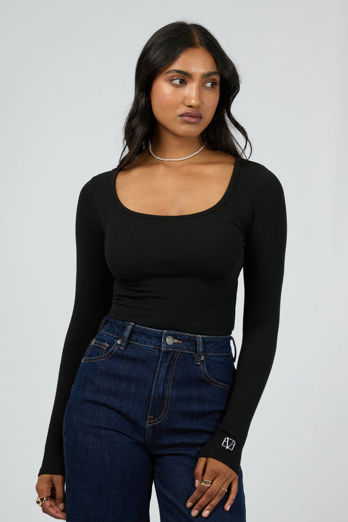 Icon Scoop Neck LS Top| Black