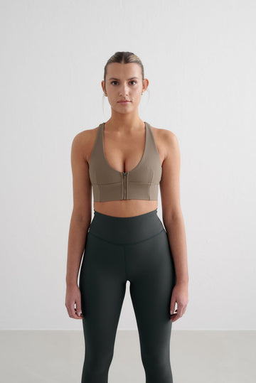 Ribbed Performance Zipped Bra | Nougat