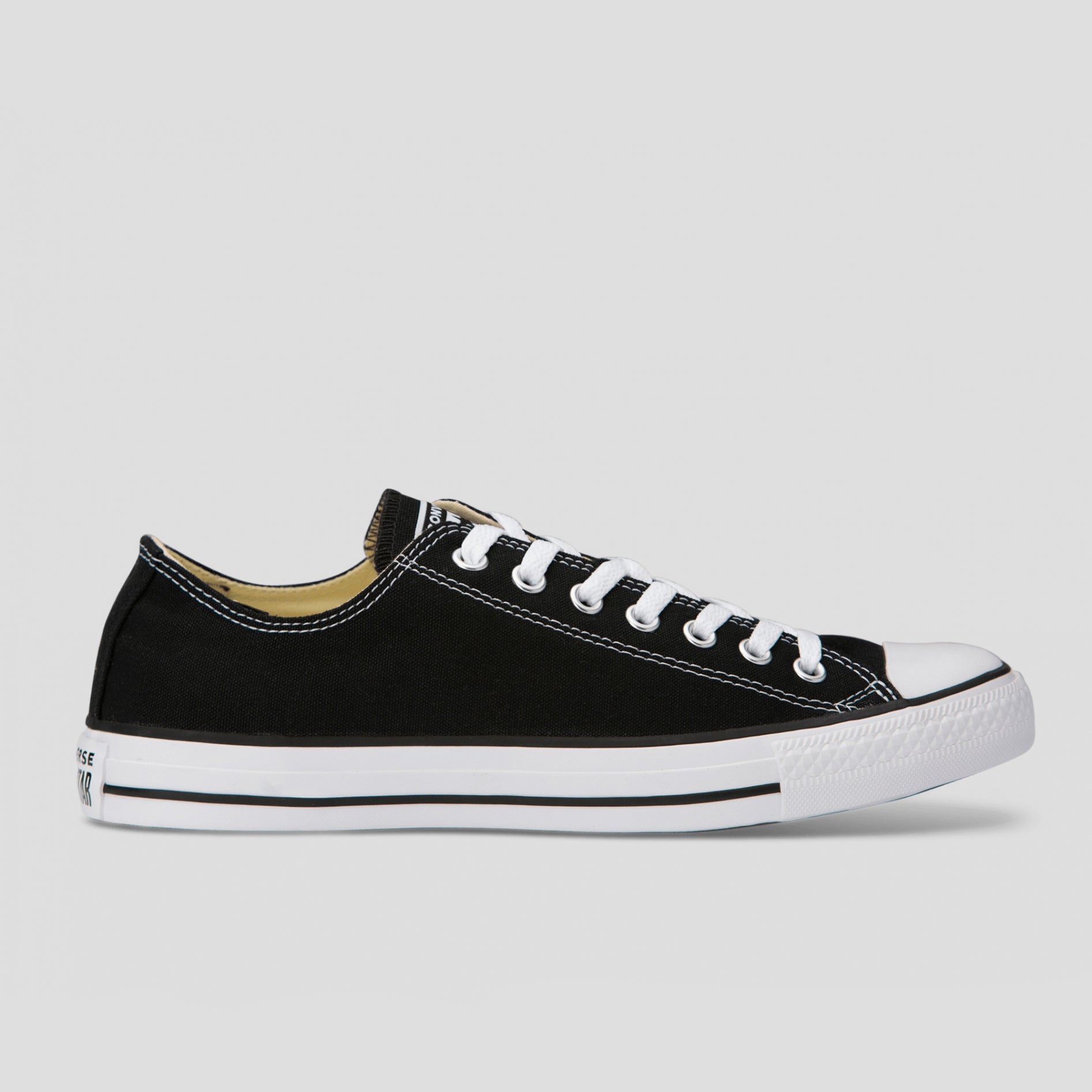 Chuck taylors all black discount